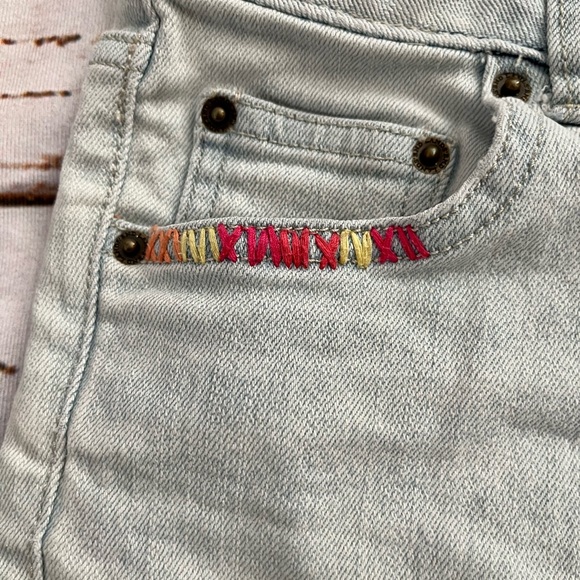Land’s End girls jean shorts with embroidered accent size 8 - Picture 2 of 5